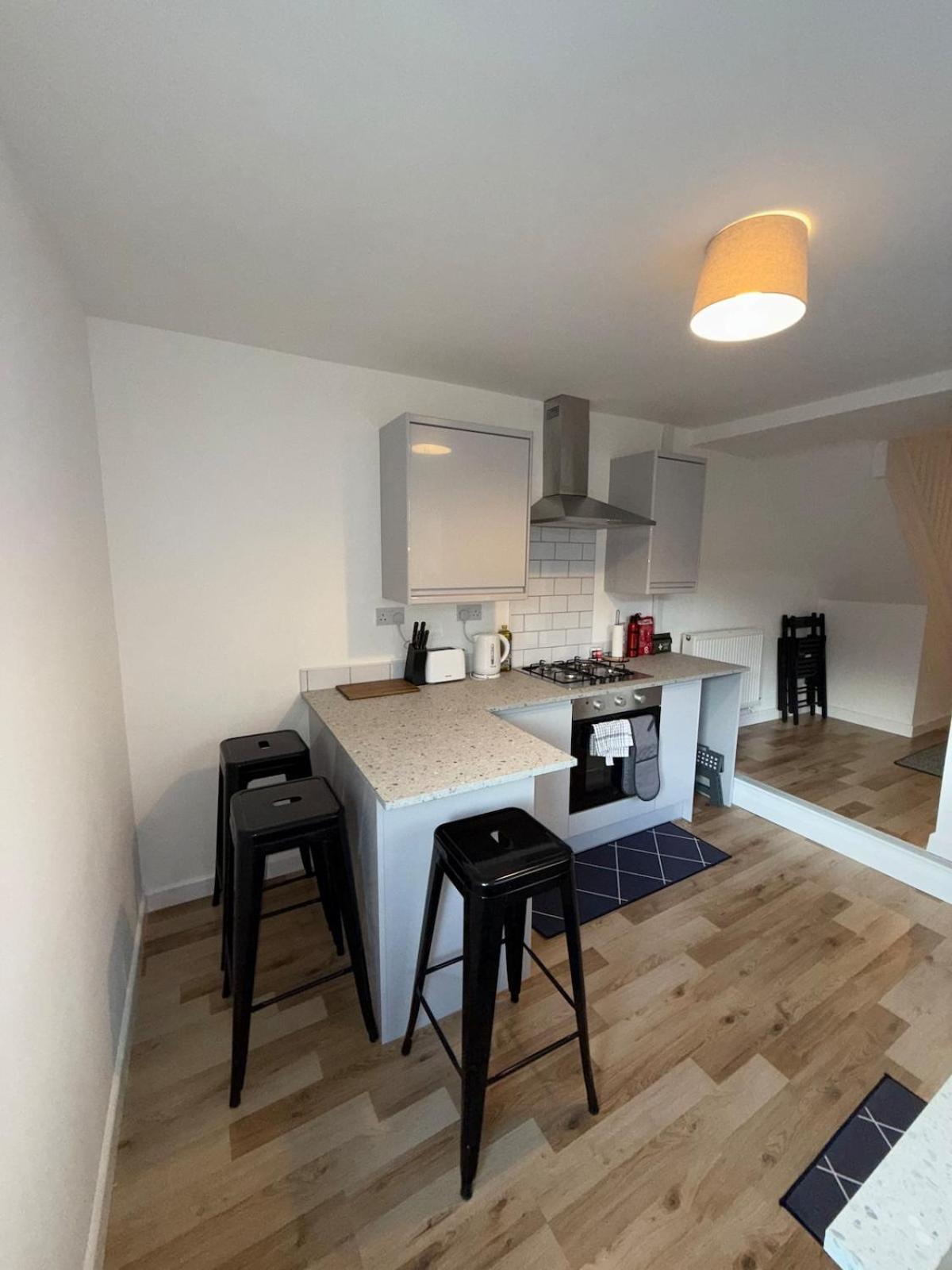 Charming 3-Bedroom House Кардифф Экстерьер фото